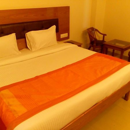 Red Carpet Hotels โนอิดา ภายนอก รูปภาพ