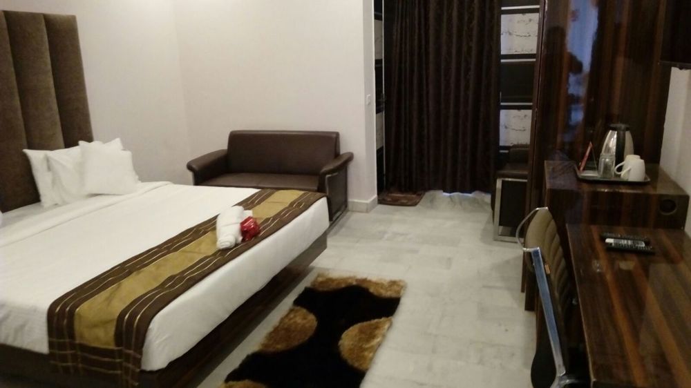 Red Carpet Hotels โนอิดา ภายนอก รูปภาพ