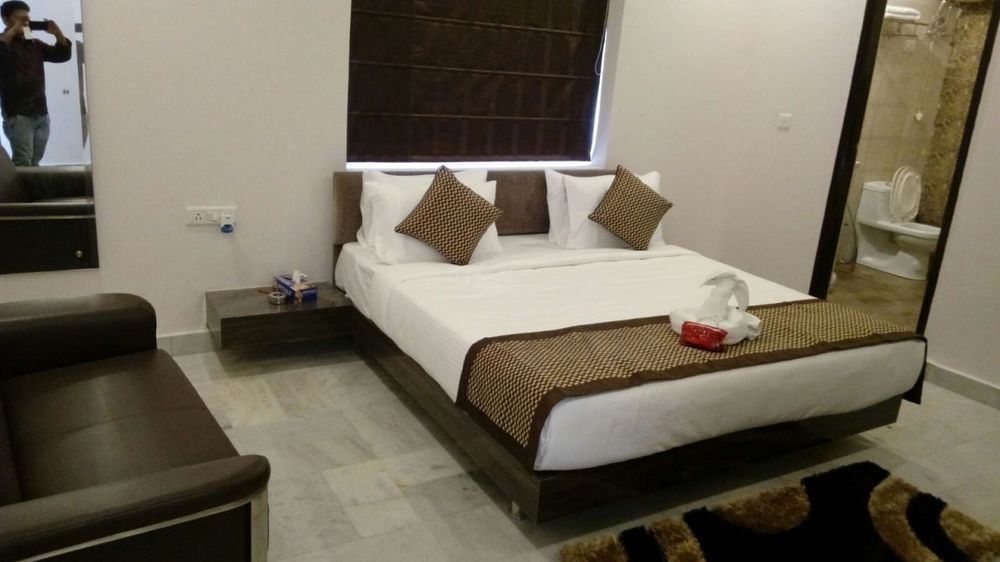 Red Carpet Hotels โนอิดา ภายนอก รูปภาพ