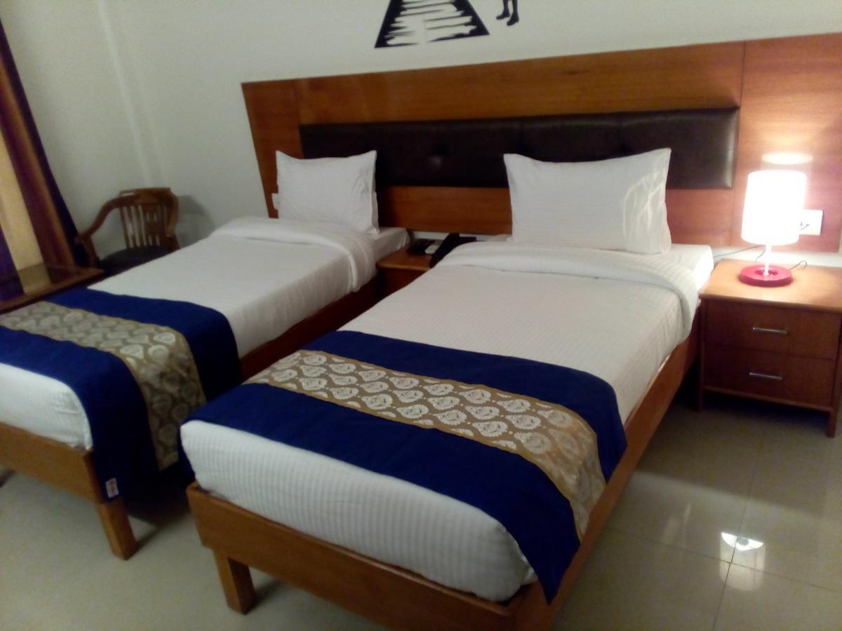 Red Carpet Hotels โนอิดา ภายนอก รูปภาพ