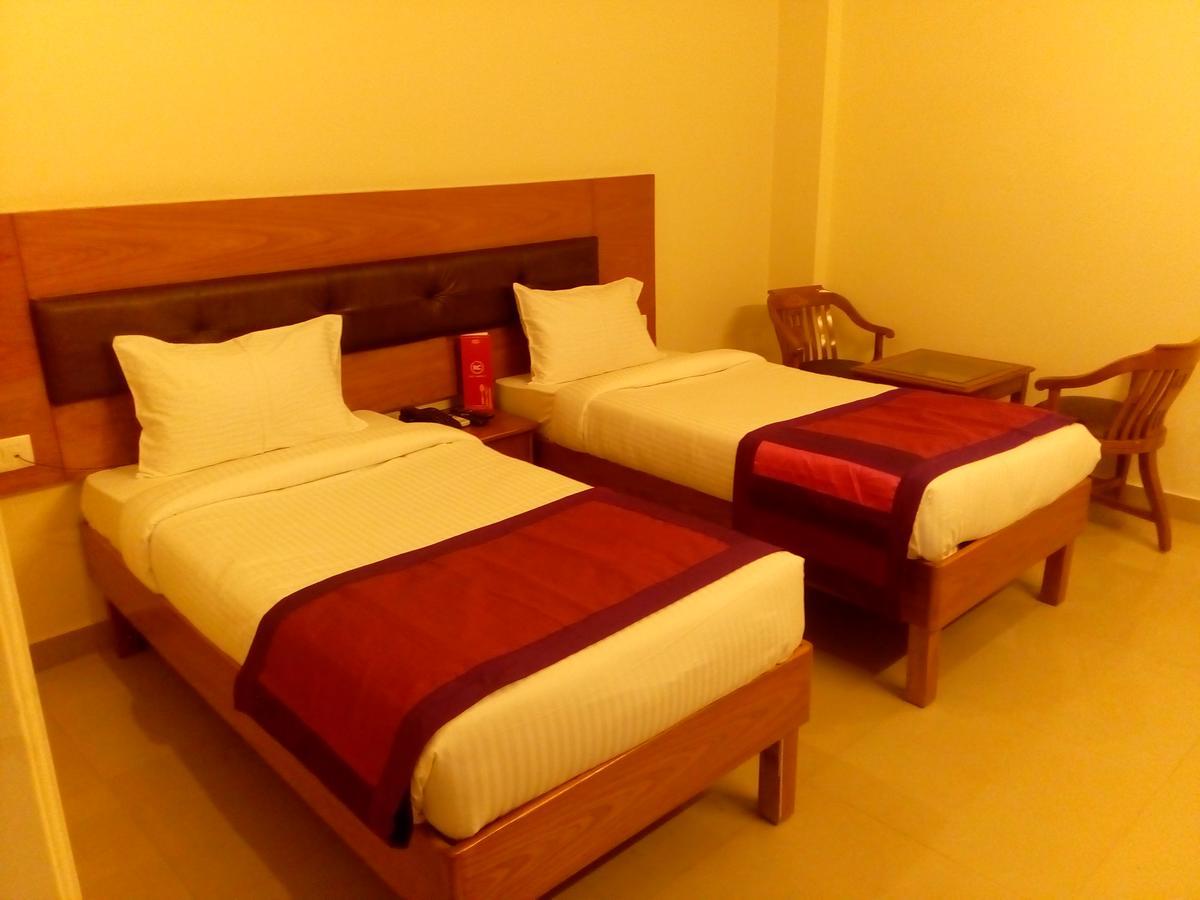 Red Carpet Hotels โนอิดา ภายนอก รูปภาพ