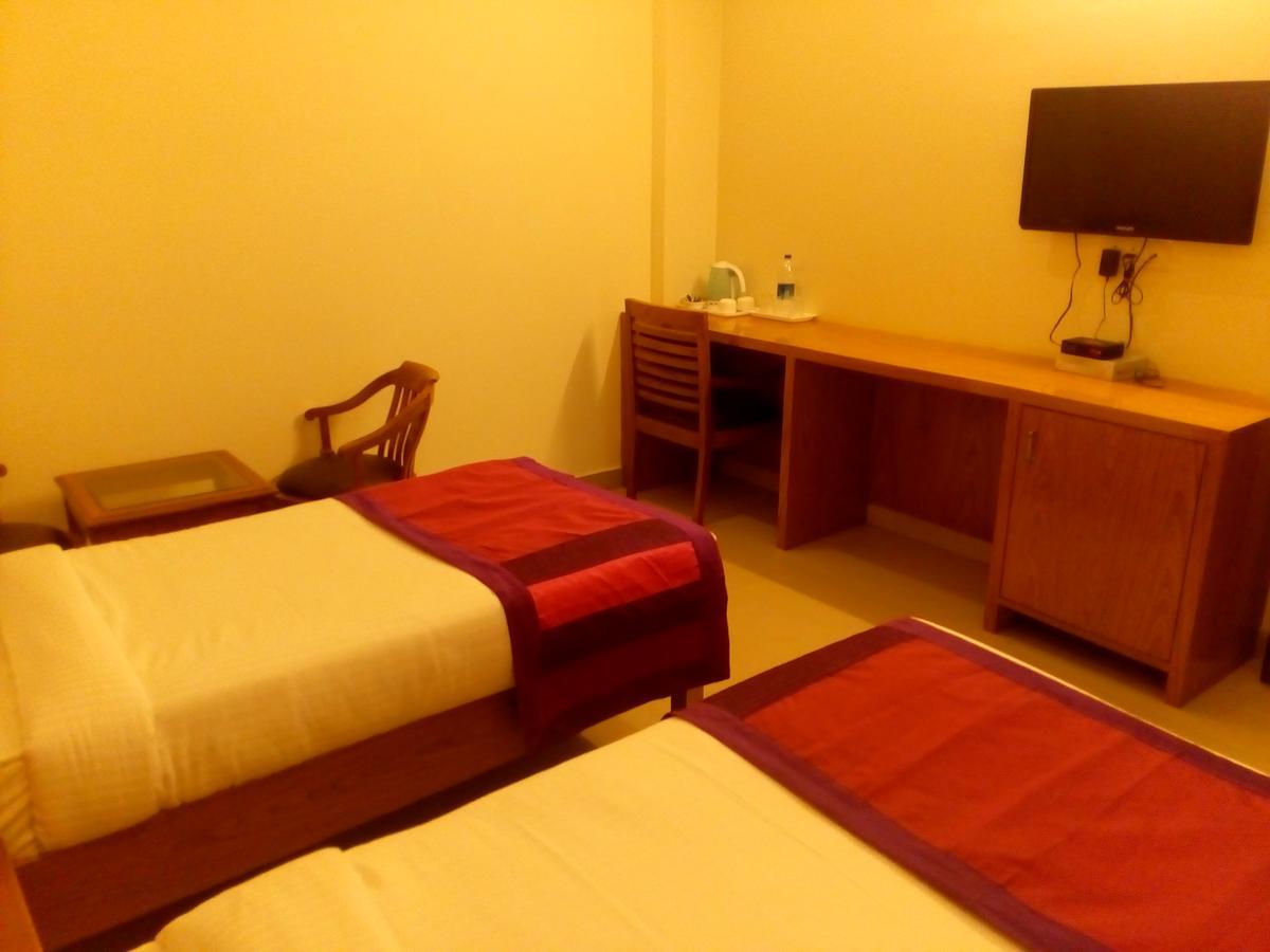 Red Carpet Hotels โนอิดา ภายนอก รูปภาพ