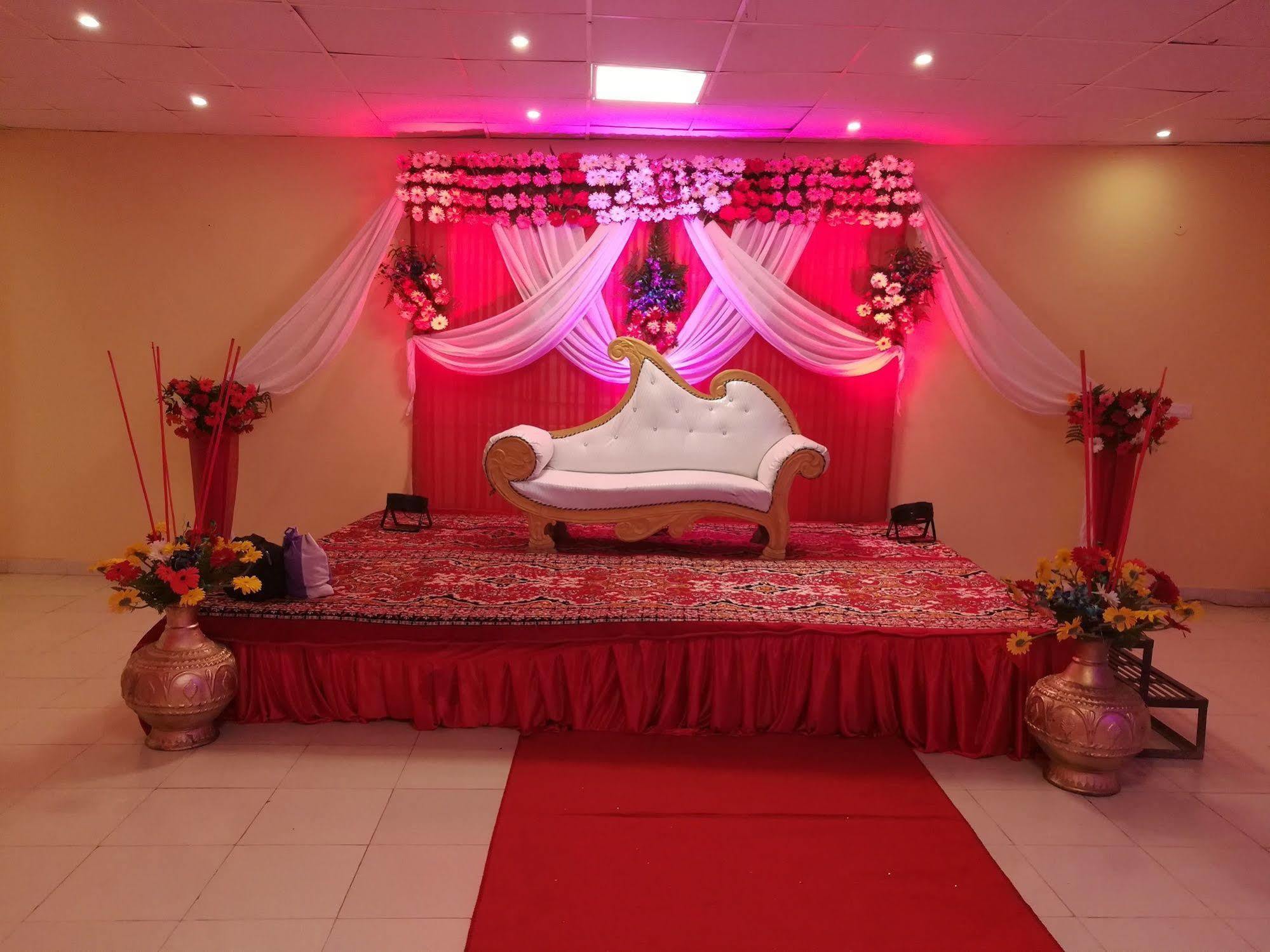 Red Carpet Hotels โนอิดา ภายนอก รูปภาพ